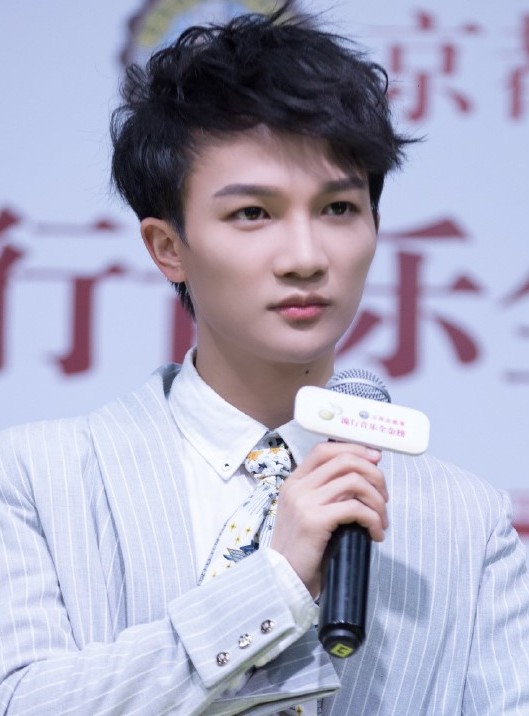 周深